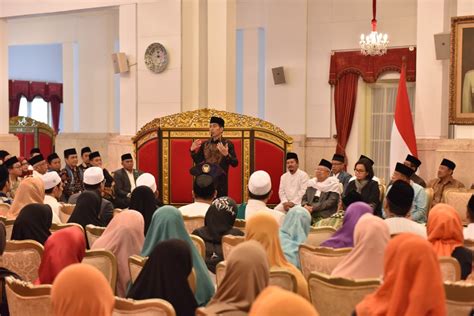 Vieta žemėlapyje public bank wakaf siku. Silaturahmi Dengan Nasabah Bank Wakaf, Presiden Jokowi ...