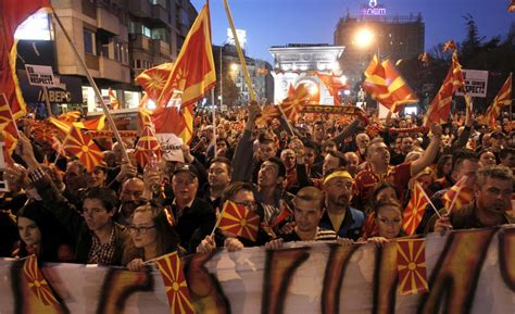 Τον γύρο του κόσμου έκαναν οι εικόνες από μια φωτιά που εκδηλώθηκε στην επιφάνεια της θάλασσας, ανοιχτά της χερσονήσου γιουκατάν του μεξικού. ΚΑΛΗΝΥΧΤΑ ΜΑΚΕΔΟΝΙΑ! ΞΕΚΙΝΗΣΕ ΤΟ ΔΗΜΟΨΗΦΙΣΜΑ ΣΤΑ ΣΚΟΠΙΑ ...