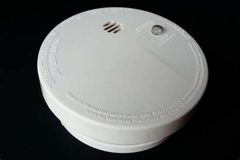 Carbon monoxide alarms are a life saver.literally! Why Does My Smoke Detector Keep Beeping Even After I ...