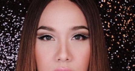 Atau juga soal kehebohan cerita saat zaskia atau bcl dipergoki sdg merokok (entah kenapa bisa jadi heboh gitu). Terciduk! 9 Artis Cantik Ini Pernah Tertangkap Basah ...