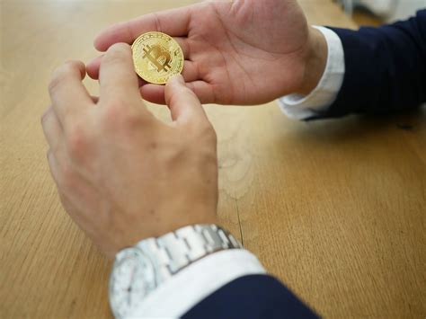 Our time converter displays open and close times for global markets in your local time zone so that you can gauge when volume might be highest in any individual market. Bitcoin Enthusiasts are Advocating that It is Time to ...