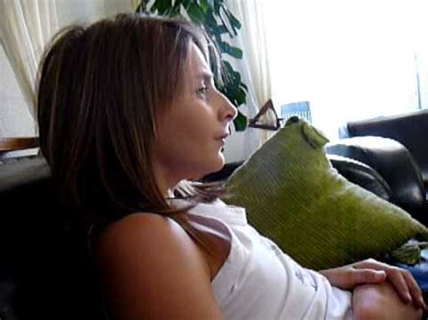 Ich würde mich sehr freuen, mit anderen frauen übers nackt sein in der familie und fkk zu hause zu chatten. Meine kleine, geile Schwester im Badezimmer! | Doovi