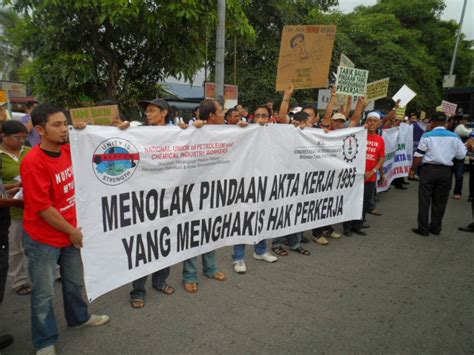 Kesatuan sekerja di malaysia disediakan oleh: SOSIALIS ALTERNATIF: KESATUAN SEKERJA YANG KUAT PERLU ...