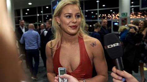 Det seneste kommer fra pernille blume. Pernille Blume dropper studiet - Ekstra Bladet