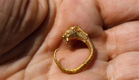 We did not find results for: FOTO: Berusia 2.000 Tahun, Anting Emas Ini Berbentuk Aneh ...