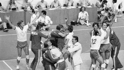 Pierwszy medal dla polski zdobyli kolarze torowi. Siatkówka. Złoty medal mężczyzn Montreal 1976, Minęło 40 ...