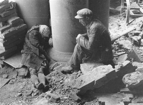 The warsaw uprising was a major world war ii operation, in the summer of 1944, by the polish underground resistance, led by the polish resistance home army, to liberate warsaw from german occupation. Powstanie warszawskie i wspomnienia Niemców. "Płonąca ...