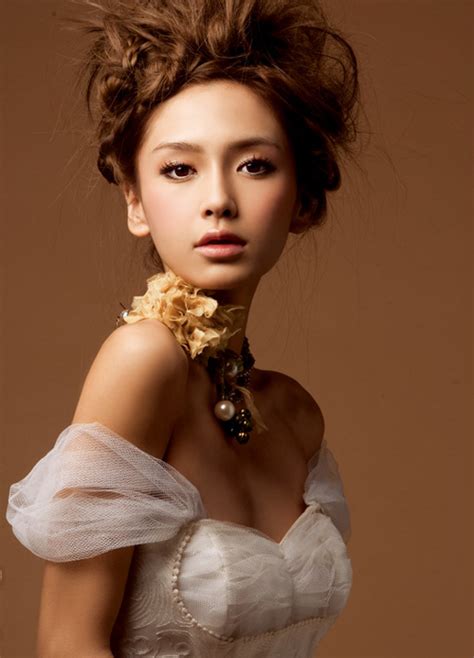 Her stage name came from the combination of her english name angela and her nickname baby. angelababy: Profile - Biography | Viann Zhang Photo Gallery