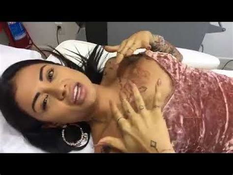 Confira diversos modelos de tatuagem de diamante, lindas para amar e copiar! Mc Marcelly - TIRANDO A TATUAGEM AO VIVO 😁😲 - YouTube