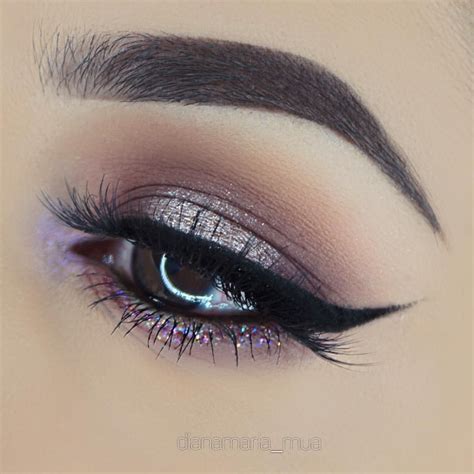 This step helps you make sure that your liner is equal. Love the glitter on the lower lash line (With images ...