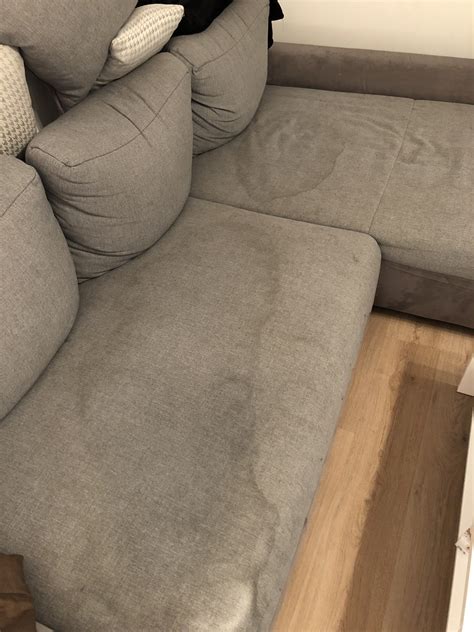 When vacuuming your upholstered furniture, you will need to use different attachments to your vacuum cleaner for the best results. Wei?Es Stoff Sofa Reinigen : Sofa Reinigen So Bleiben ...