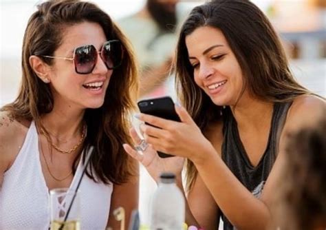 ألقت الشرطة المصرية، مساء اليوم الاثنين، القبض على العارضة سلمى الشيمي التي باتت تعرف بـفتاة سيشن الأهرامات، بعدما أثارت ردود فعل غاضبة عقب التقاطها صورا داخل. هن | بالصور| "بالهوت شورت والبيكيني".. نجوم الفن في افتتاح ...
