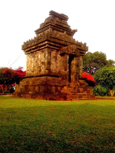 ꦕꦼꦛ, ejaan bahasa jawa latin: Eksotisme Candi Pringapus Di Temanggung - Alfian Chandra Y