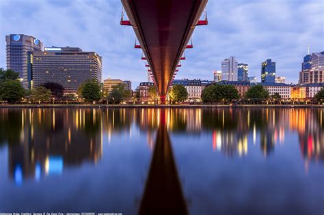 Diese karte wurde von menschen wie ihnen erstellt! Holbeinsteg Pedestrian Bridge, Bahnhofsviertel ...