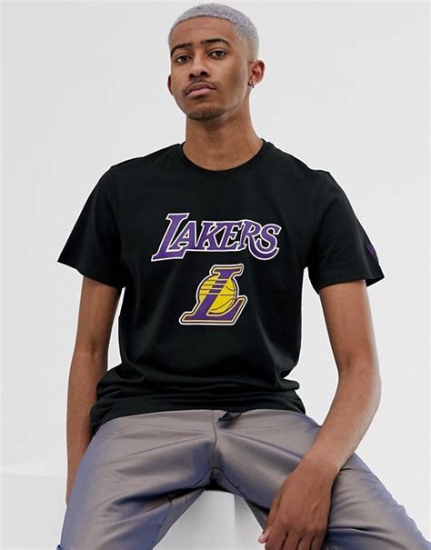 Distressed los angeles lakerslogo graphic screened on front. New Era NBA Los Angeles Lakers t-shirt in black | ASOS