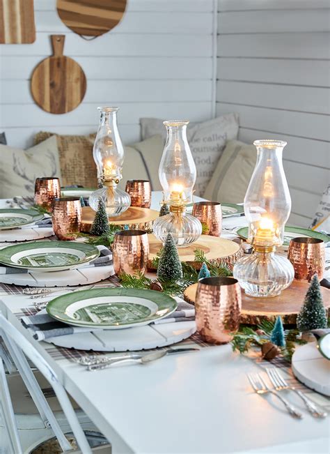 The setting for this simple and cozy table was inspired by some vintage letters and envelopes. 21 Fabulous Ideas for the Perfect Christmas Table | Better ...