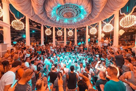 Все 14 плейлистов 892 трека. Es Paradis delivers opening party extravaganza | Ibiza ...