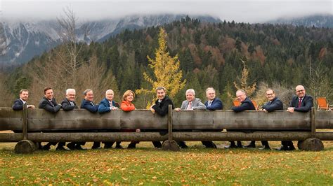 Wenn sich bewahrheitet, dass bodo ramelow während der ministerpräsidentenkonferenz handyspiele spielt, dann sollte er sein verhalten überprüfen. Ministerpräsidentenkonferenz - Bayerisches Landesportal