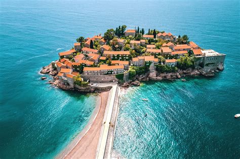 Montenegro's beautiful natural environment — from sunny beaches to hiking in verdant mountains — has made it a hugely popular montenegro's permanent residency permits. عدد سكان الجبل الأسود - المسافرون الى اوروبا