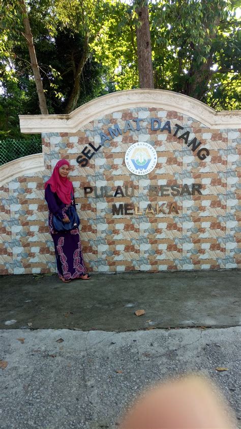 It is located about 15km south east of melaka city and can be reached by ferry or speed boat. Raya kedua Ke Pulau Besar Melaka - Kisahsidairy.com