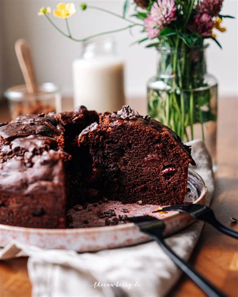 Reviews for photos of vegan chocolate cake. Super Juicy Chocolate Cherry Cake - vegan - therawberry's