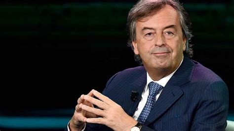 Sempre il virologo in un. Covid, aumentano i contagi: Burioni la vede grigia