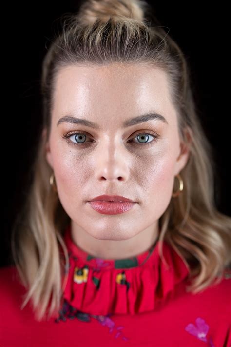 Do you like margot robbie better before or after she is edited to fit the photoshopsurgeon perfection mask? Margot Robbie - BuzzFeed UK January 2019 Photoshoot ...