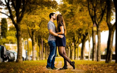 Carry some reference photos from your couple portrait photography portfolio to give them an idea. Romantic Couple Wallpapers, Pictures, Images