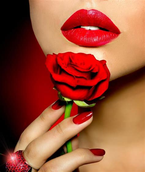 Lábios vermelhos, um beijo no espelho e o sabiá cantou o sol nascendo, o olho mareja, é dia de amor de amor todo tempo é de amor. Photography• • | Lábios vermelhos, Rosas são vermelhas ...