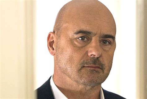 «con il metodo catalanotti cambia tutto». Montalbano traditore Luca Zingaretti amore folle con ...