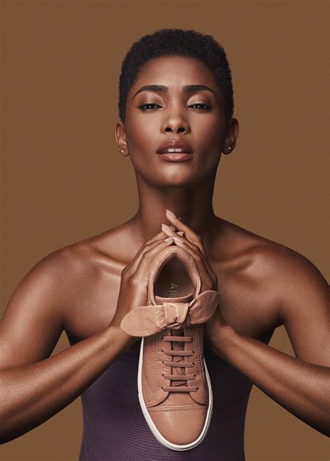 Erika januza passou o réveillon em salvador, na bahia: Erika Januza estrela campanha da Arezzo assinada por ...