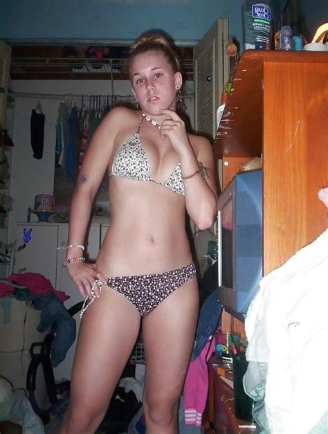 Watch this video on eachporn.com videos. Fille nue devant son pere / ZB Porn