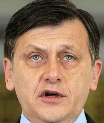 George crin laurențiu antonescu is a romanian politician, who was president of the national liberal party from 2009 to 2014. Crin Antonescu: Nu mă retrag din politică. Menținerea USL ...