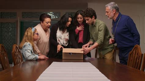 The new season will play a. The House of Flowers (S02E02): IRIS, (Symb. faith) Summary ...