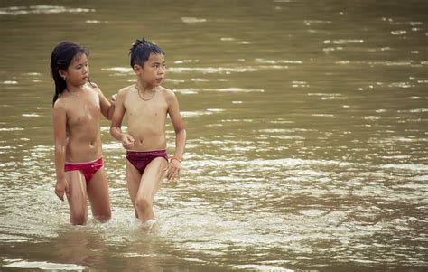 12,480 free photos of children / 125 ‹ ›125 ‹ › Laos Village Girls Swimming