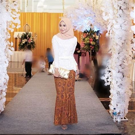 Model kain bawahan yang cocok dipadukan dengan kebaya modern (foto: 30+ Model Gamis Setelan Rok Duyung - Fashion Modern dan ...