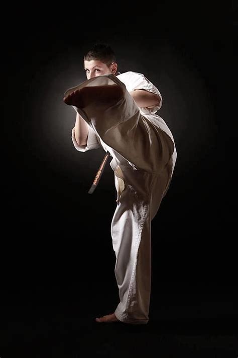 Foto dianggap sebagai salah satu cara untuk mengabadikan momen. Yoko gery | Martial arts girl, Karate kata, Martial arts