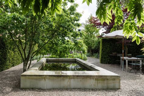 Diese brunnen werden in einem jahrhundertealtem fertigungsverfahren aus einem gemisch von weissem. Beckenzimmer mit Ahorn und Kies - Mediterran - Garten ...