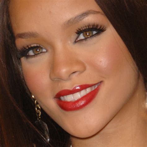 Rihanna outfits rihanna dress rihanna mode rihanna makeup rihanna riri rihanna style young rihanna fashion mode. Rihanna Makeup: Beige Eyeshadow & Red Lipstick | Steal Her ...