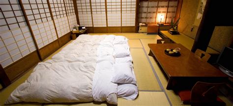 Das japan bett von karup design besteht aus einem rahmen mit acht füßen, das ca. Japanisches Bett - Traditionell schlafen auf einem Futon