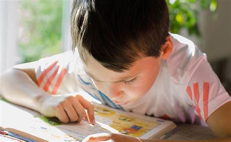En los niños con dislexia, también, a menudo hay una difícil e inadecuada automatización del aprendizaje de ciertas habilidades. Dislexia infantil, cómo se identifica y cómo podemos ayudarlos - Foto 1