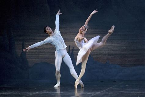 Roberto bolle is an italian ballet dancer. Svetlana Zakharova and Roberto Bolle in #SwanLake photo by ...