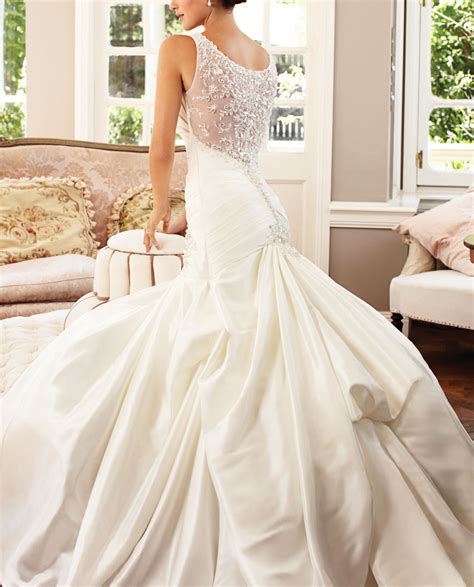 La collezione di abiti sposa di atelier emé offre numerosi modelli, creati per una sposa raffinata presso il nostro atelier potrai scegliere tra abiti da sposa semplici a modelli più particolari, dal. Abiti da Sposa economici a Roma... belli, pronti e su misura! - Abiti da Sposa Roma - Gerardina ...