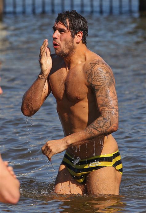 Lance franklin (born 30 january 1987), also known as buddy franklin, is a professional australian rules in round 22, franklin kicked six goals against collingwood,31 helping the hawks clinch a. Speedo Musings: November 2012