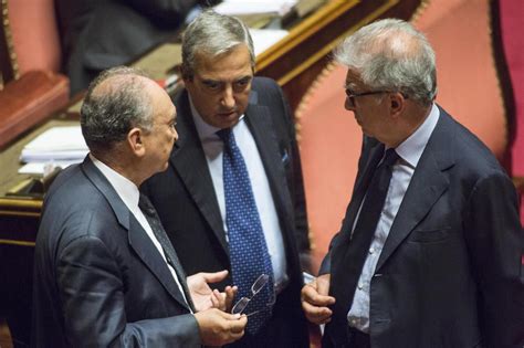 Matteo messina denaro nasce nel 1962 a castelvetrano, già città natìa di giovanni gentile, e risulta essere latitante dal 1993. Trapani, il senatore D'Alì candidato sindaco dopo ...