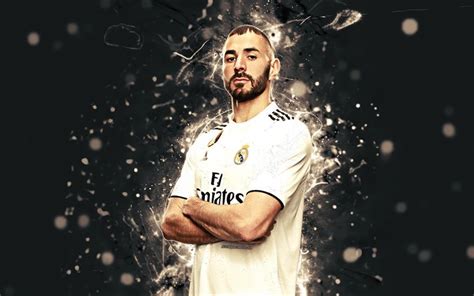Karim benzema is a french professional footballer who plays as a striker for spanish club real madrid. Download wallpapers Karim Benzema, 4k, season 2018-2019 ...