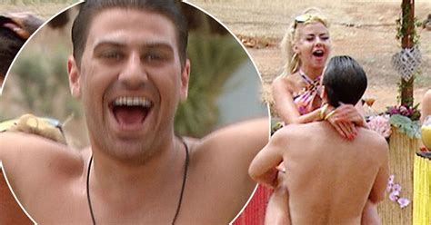 This shows jon clark admitting to being nervous as he and hannah elizabeth reunite on love island: Love Island sex couple Jonathan and Hannah confronted by ...