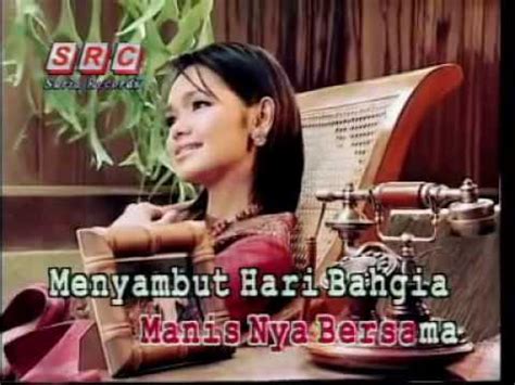 Sitinurhaliza #laguterbaik siti nurhaliza dilahirkan pada 11 januari 1979, di berek polis, kampung awah termeloh. Siti Nurhaliza AIR MATA SYAWAL Lagu Raya - YouTube