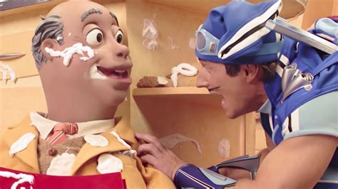 Wie ⁉️ wir versteigern einen wunderbaren, sehr beliebten ganzen karotten kokos ananas kuchen! Lazy Town Deutsch | Der geklaute Kuchen Ganzer Film ...