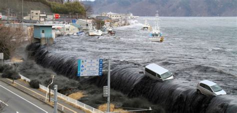 See incredible footage of the tsunami swamping cities and turning buildings. Tsunami Japan | Verwoesting en wederopbouw! - Tokyo.nl